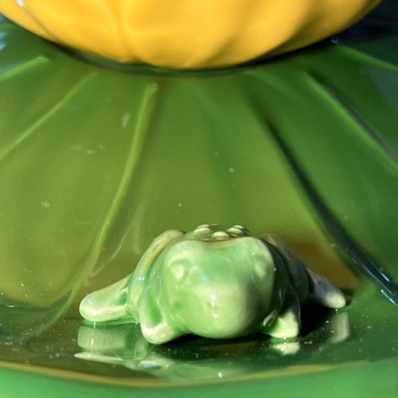 Vintage MCM Rare Portuguese Majolica Frog Platter and Lotus Flower Ceramic Bowl - Picture 3 of 16